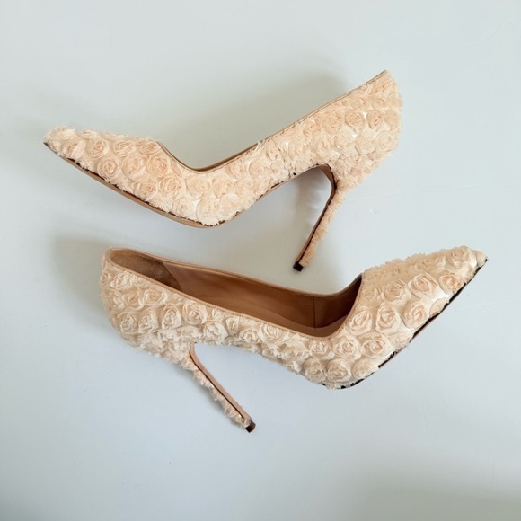 Manolo Blahnik Beige Floral Embellished Lace Pointed Toe Pumps EU 41 - Picture 4 of 10